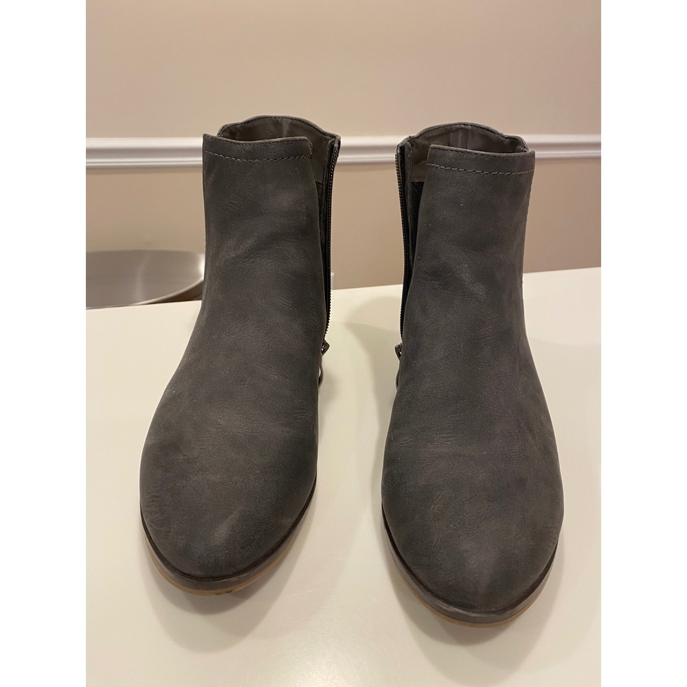 Limelight Women's Gray‎ Ankle Boots Dylan Side Zip  Size 8